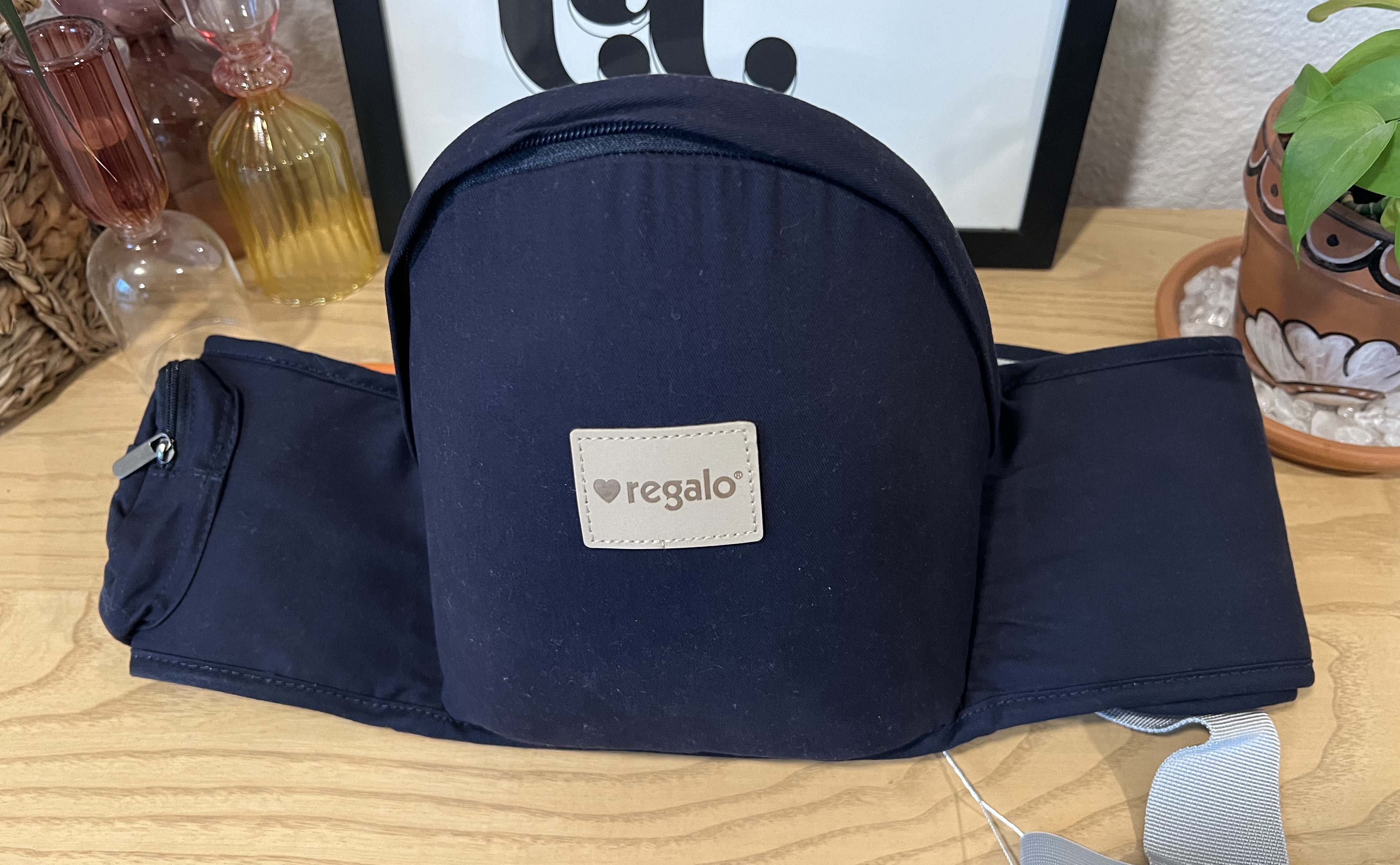 Front view of the Regalo hip carrier.