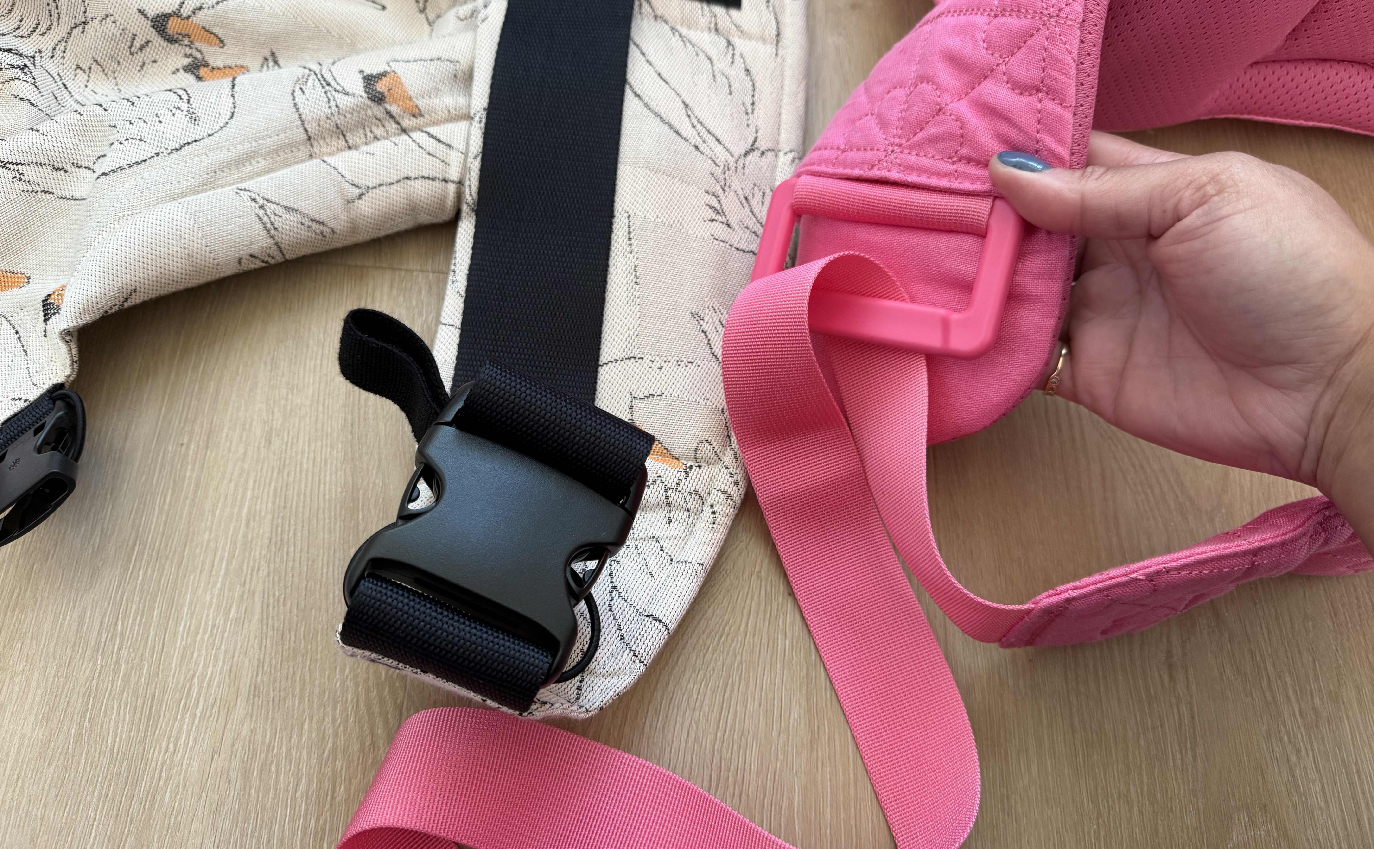 Comparison photo of the Artipoppe Zeitgeist vs WildBird Aerial buckles.