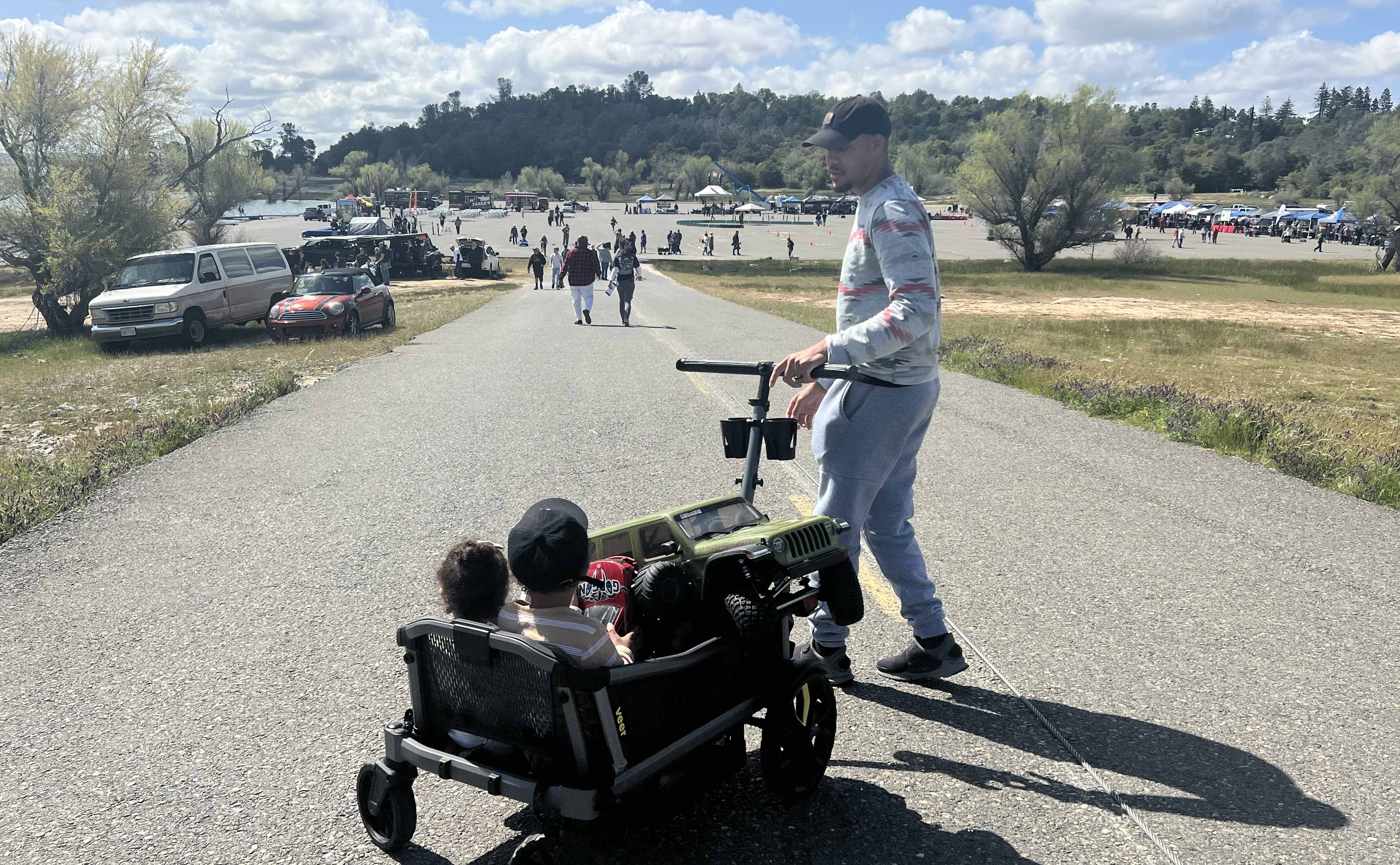 Dad pulling Veer City Cruiser Wagon.