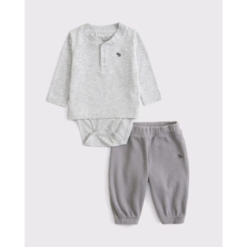 baby bodysuit and pant set