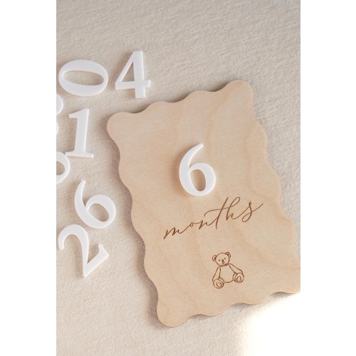 Baby Monthly Milestone Cards: Scalloped Teddy Bear Sign for Photo Prop