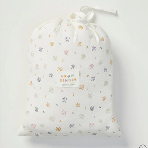 Fitted Bassinet Sheet in Rainbow Dreaming | iL Tutto