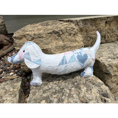 Vintage Quilt Dachshund Dog – Hand-Quilted Weiner Dog Decor