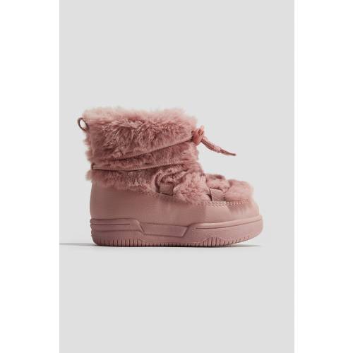 FLUFFY BOOTS