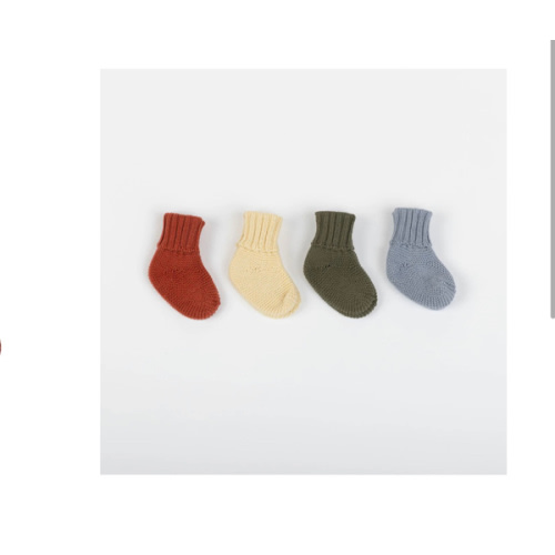 https://minicoton.com/en/collections/newborn/products/socks-knitted-red?variant=45640851259582

cute socks