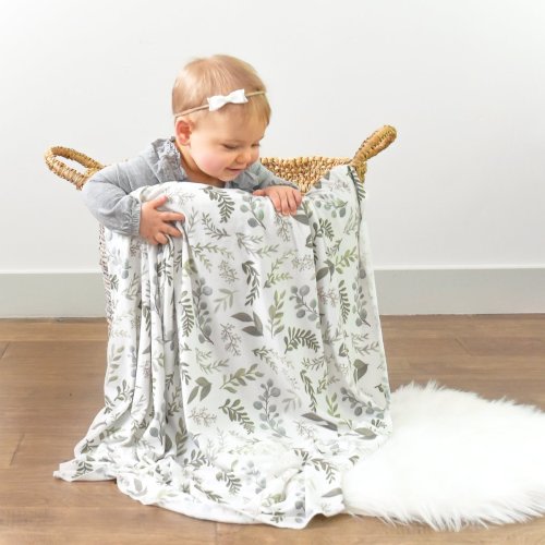 Graceful Greenery Swaddle
– Village Baby