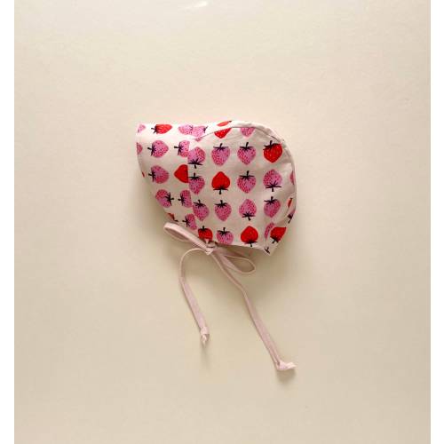 strawberry baby bonnet, baby sun bonnet, reversible bonnet, peach linen bonnet,  baby sun hat, spring bonnet, strawberry picking, beach hat