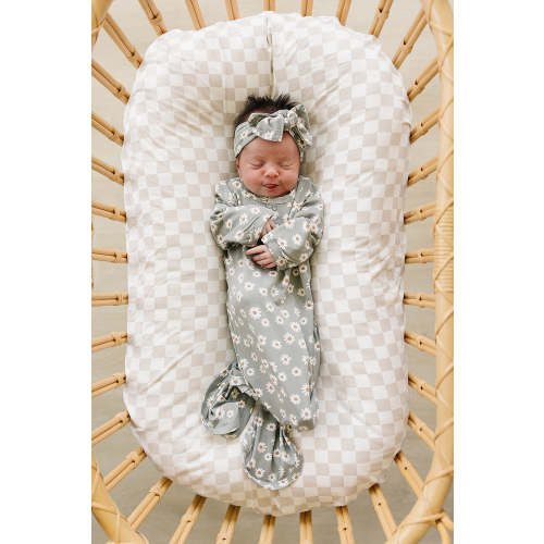 bamboo knot gown // light green daisy