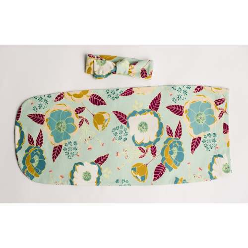 Swaddle Pod in Sprinkled Peonies Serene