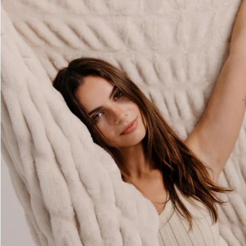 Antique Ivory Faux Fur Blanket | Lola Blankets