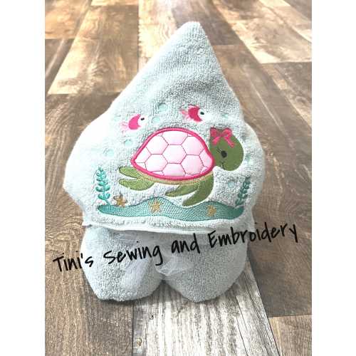 Turtle Hooded Bath towel, Baby Shower Gift, Beach Cover-up, Pool Cover, personalized Towel, Bath Towel, Kids Hooded Towel, Pool Towel