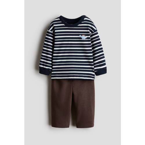 2-PIECE T-SHIRT AND PANTS SET