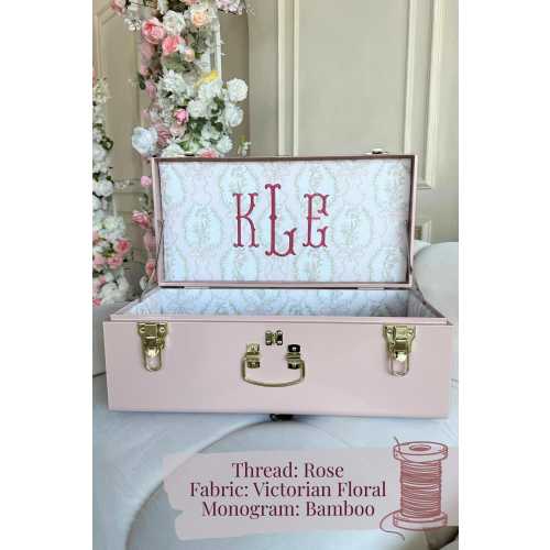 Luxury Keepsake Chest Storage Elegant Bridal Box with Embroidery Name Custom Wedding Trunk Organizer Large Memory Vault for Wedding Dress