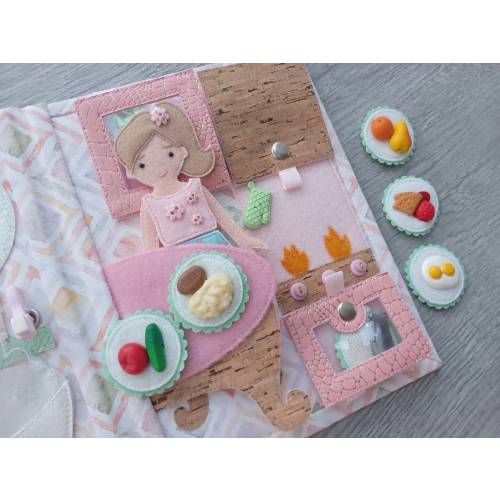 DOLLHOUSE Quiet Book with 4 Rooms and Felt Doll with Clothes, Portable Dollhouse, Dress Up Doll, Busy Book for Girl, Personalized Gift Girl