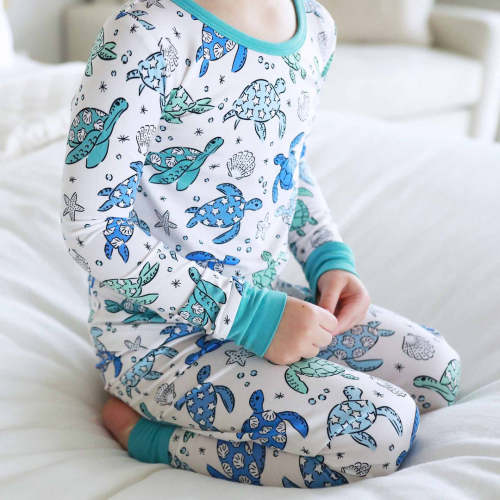 Sea Turtle Splash Two Piece Bamboo Pajamas | Caden Lane