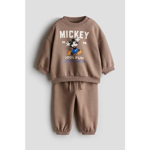 2-PIECE PRINTED SWEATSHIRT AND JOGGERS SET
