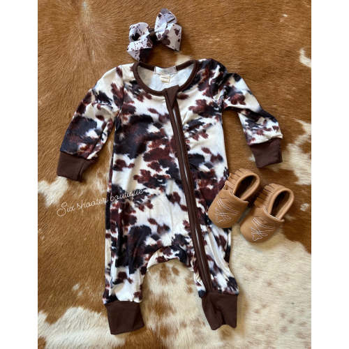 Cowprint baby sleeper
