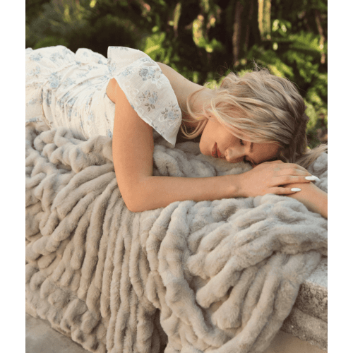Hugs Tranquil Dove Plush Blanket