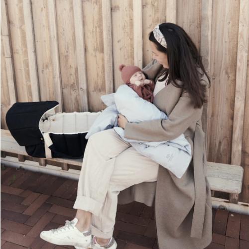 2 IN 1 HOOD FOR LIFT AND PRAM PILLOW - BLACK SOLID W. CREAM STRIPE