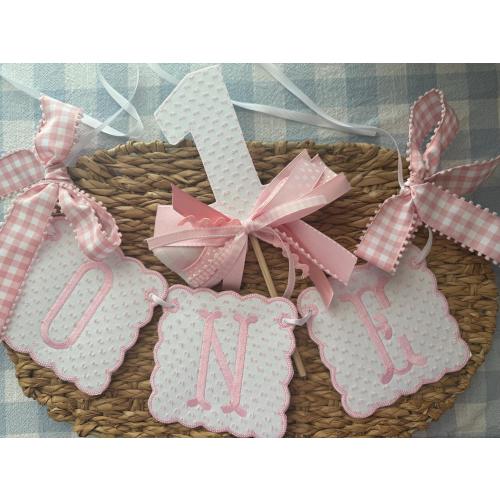 ONE Pink Swiss Dot Scallop First Birthday Banner, Embroidered Highchair ONE banner with Bows and Ribbon, first birthday Swiss dot