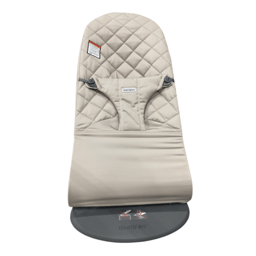 BabyBjorn Bouncer Bliss, Dark Gray Frame, Sand Gray Cotton Classic Quilt