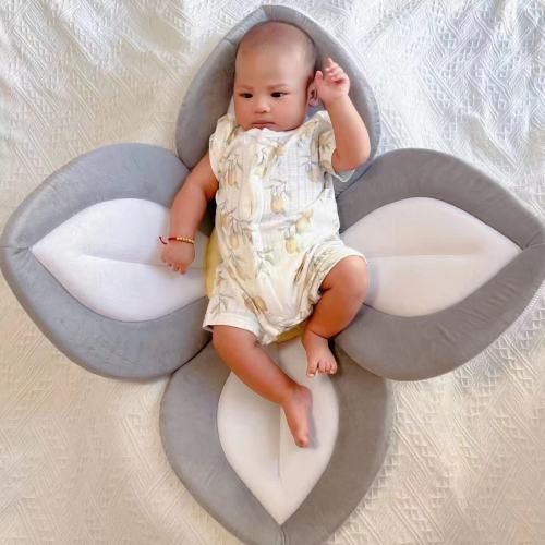 Color blocking Baby Bath Lotus Safety Cushion, Reclining and Foldable Newborn Creative Flower Bath Mat, Baby Bath Mat