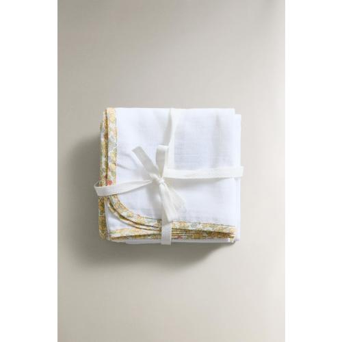 SET OF BABY MUSLIN CLOTHS WITH FLORAL PIPING