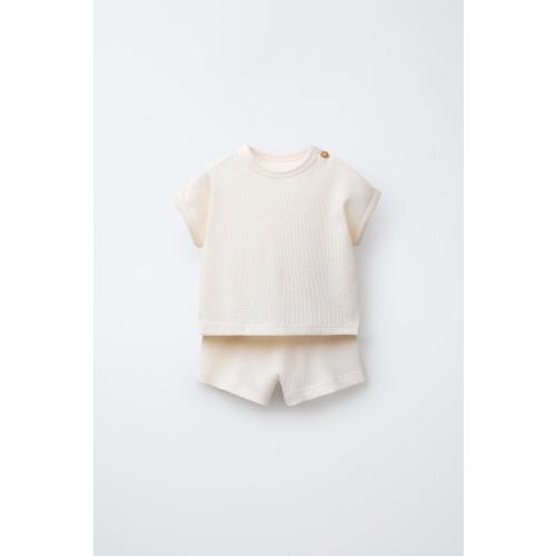 PLAIN WAFFLE T-SHIRT AND BERMUDA SET - Ecru | ZARA United States