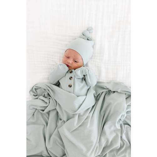 Bailey Ribbed Newborn Hat Bundle (Gown)