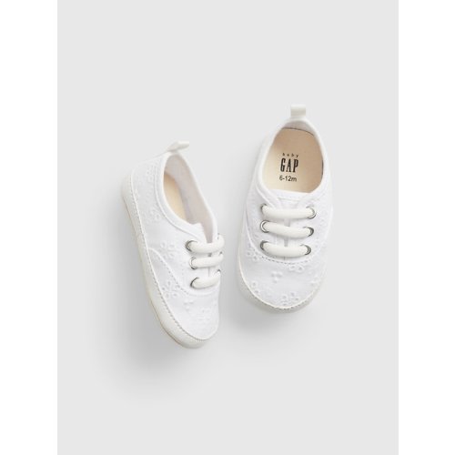 Baby Eyelet Shoes in white, size: 0-3 M