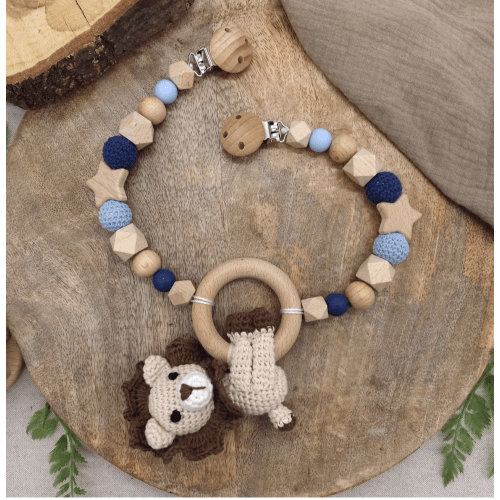 Handmade Stroller/Carseat Chain ("Grün/Herzperlen, no engraving)