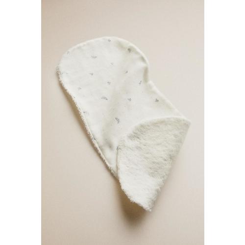 KIDS' SHOULDER BIB WITH FLORAL DESIGN - Ecru | ZARA United States