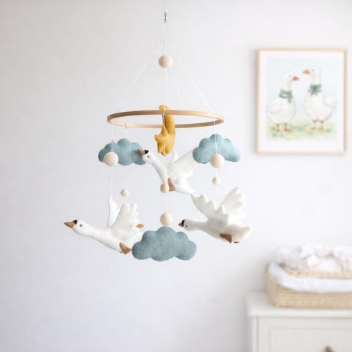 Goose baby nursery mobile - Baby mobile goose- Baby mobile neutral - Goose baby shower -Baby crib - felt gosse