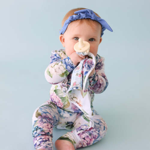 Kara & Versaille Lovey