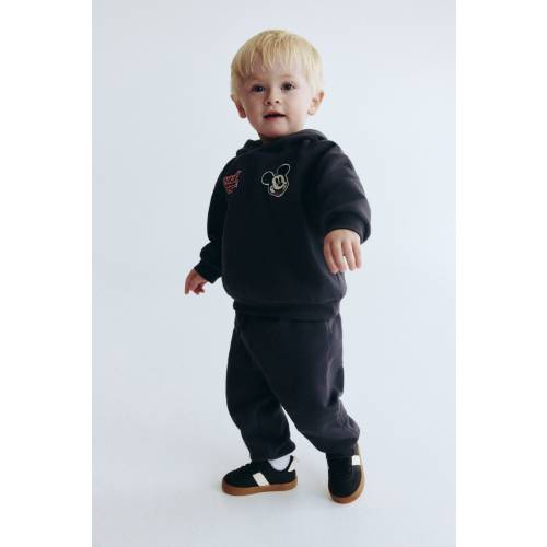 2-PIECE SWEATSHIRT AND JOGGERS SET