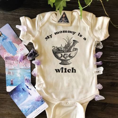 Mommy is a Witch Bodysuit, Witchy Wicca baby, Wicca Mama, Witchy Mama, Coven Bodysuit, gothic bodysuit, witchcraft bodysuit