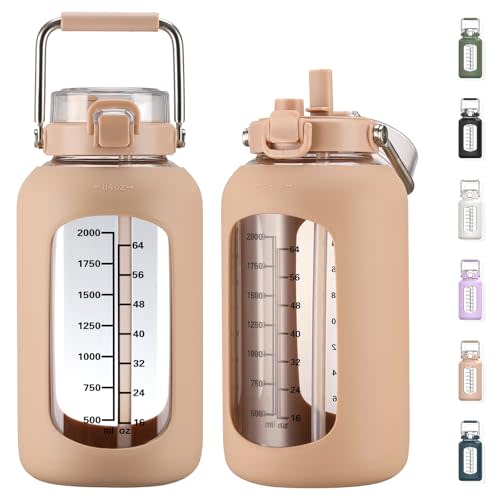 MUKOKO 84oz Glass Water Bottle with Time Marker and Silicone Sleeve 2.5L Water Jug with Stainless Steel Handle Gallon Drinking Bottle with 2-in-1 Lid Wide Mouth BPA Free, Amber
