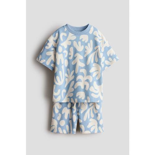 2-PIECE T-SHIRT AND SHORTS SET