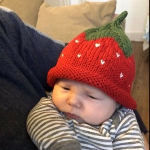 NEWBORN- STRAWBERRY HAT  - Red - Pure Merino Wool