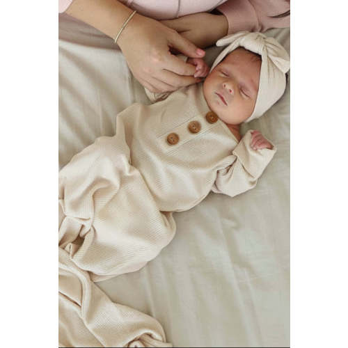 Oatmeal Bamboo Waffle Newborn Baby Knot Gown & Hat Set | Caden Lane