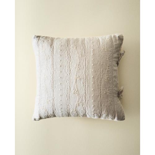 CHILDREN'S THROW PILLOW WITH FLORAL EMBROIDERY