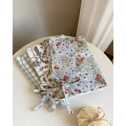 Newborn baby burp cloths 7 layers. Handmade gauze burp cloth. Shoulder burp cloth. Cotton facial wash cloth. Strawberry mouse gingham prints
