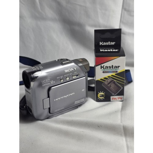 Sony DCR-HC42 Handycam Camcorder NightShot Plus Bundle TESTED And Working