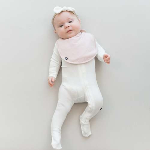 Cushy Bib in Blush | Bamboo Baby Bib | Kyte Baby