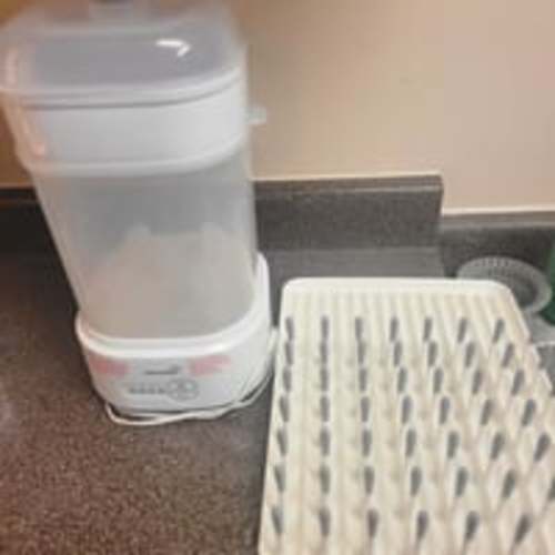 Baby sterilizer and bottle rack