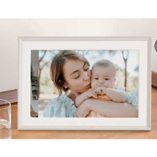 Carver Mat 10" | Aura's bestselling digital frame