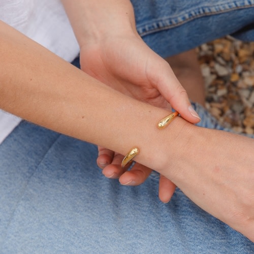 Gold feeding bracelet