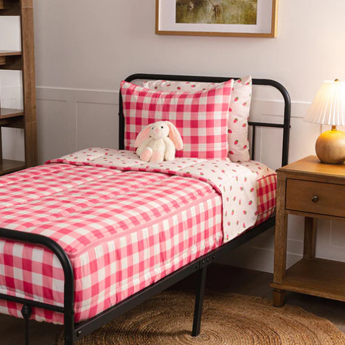 Strawberry Fields Zipper Bedding