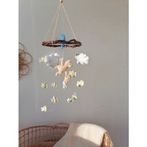 Classic Winnie the Pooh mobile, Baby boy mobile, Pooh Bear mobile, Classic Winnie the Pooh baby nursery decor, Bee mobile, Bee cot mobile