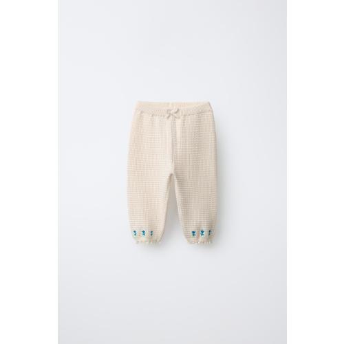 EMBROIDERED FLORAL TEXTURED PANTS WITH LACE TRIM - Ecru | ZARA United States